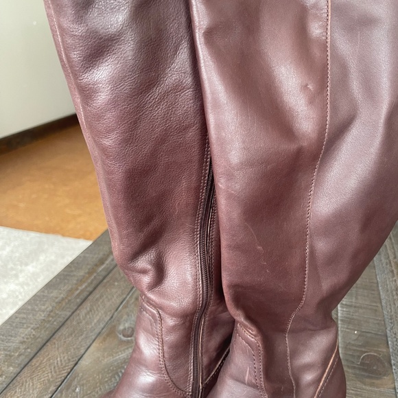 Naturalizer Dark Brown wide calf boots. Beautiful! - Picture 2 of 3